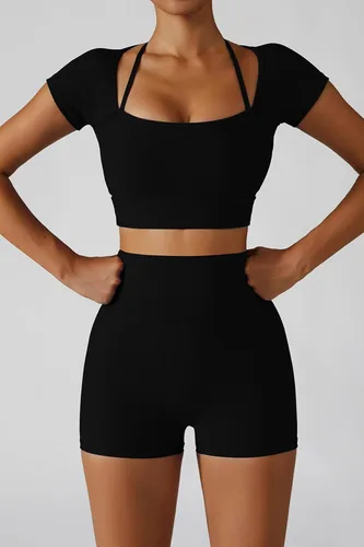 Vista 4 de Meyeeka Conjuntos de entrenamiento para mujer con tirantes halter, brasier deportivo de cintura alta, pantalones cortos de yoga, 2 piezas, sin