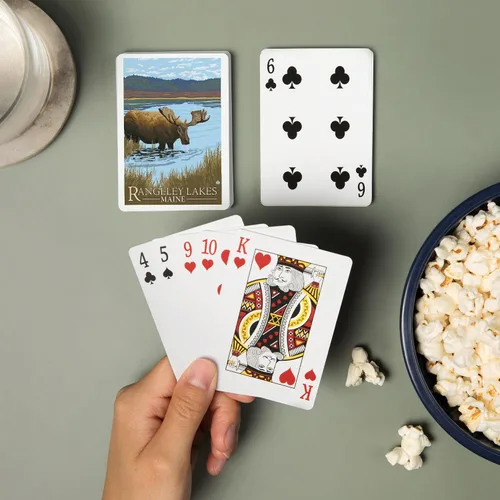 Vista 2 de Lantern Press Rangeley, Maine, Moose Drinking at Lake (52 cartas de juego, baraja de cartas de tamaño póquer con comodines)