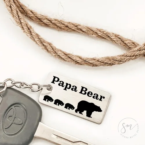 Vista 4 de SM Design Llavero de regalo para papá oso, llavero para abuelo, regalo de cumpleaños, Navidad, día del padre, con cachorros, PAPA-BEAR-KEYCHAIN