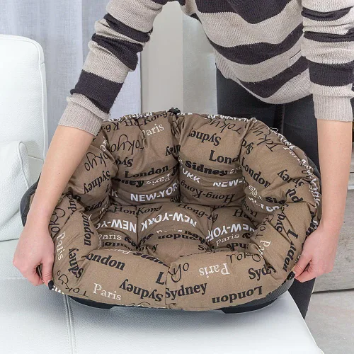 Vista 6 de Ferplast Cojín para cama de perro y gato, 2 fundas de repuesto acolchadas para cama de mascotas, cesta de plástico, algodón suave, lavable, Marrón