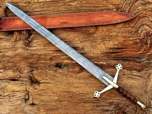 Vista 4 de Espada vikinga Claymore escocesa hecha a mano de acero de Damasco de 38 pulgadas de largo con funda de cuero.