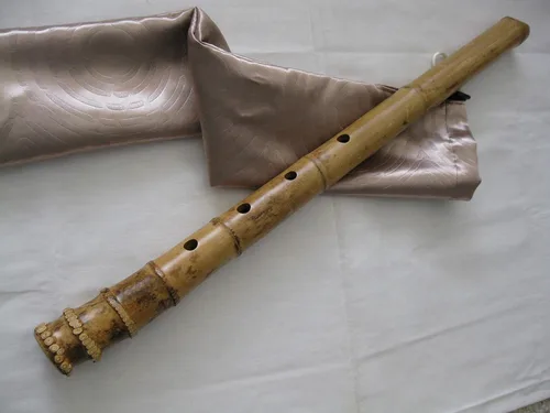 Vista 3 de 1.8 Zen Shakuhachi. Instrumento pentatónico. w. Boquilla de bambú natural y extremo de raíz.