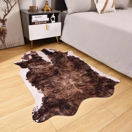 Vista 5 de Easycozy Alfombra de piel de vaca sintética con gran estampado de vaca, 3 x 4 pies, alfombra gruesa y elástica para dormitorio, sala de estar