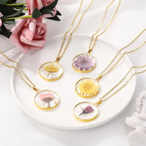 Vista 5 de BIRDAYPRE Handmade Pressed Flower Pendant Necklace Birth Flower Necklaces Round Resin Necklace for Women Girls 18K Gold Plated Chain Flower Jewelry