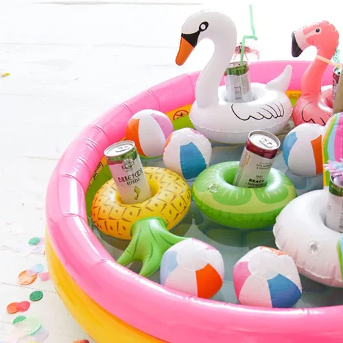 Vista 2 de Soporte inflable para bebidas, paquete de 25 flotadores inflables para bebidas de piscina + 1 bomba de mano, flotadores de bebidas para fiesta