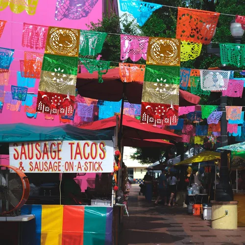 Vista 4 de Needzo Viva Mexico - Pancarta metálica recortada, decoraciones colgantes para fiestas y fiestas, suministros de fiesta temática mexicana, 12 x 30