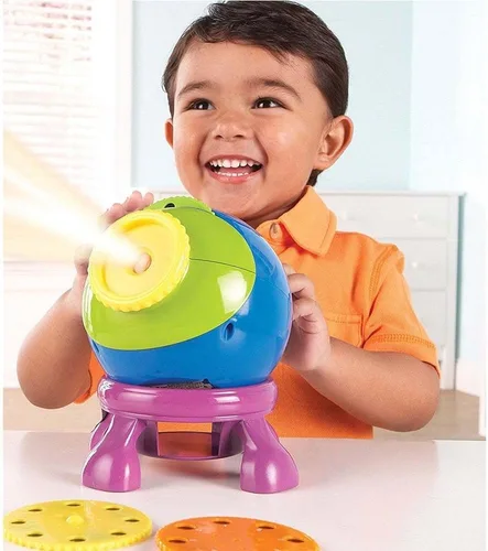 Vista 2 de Learning Resources Proyector de estrellas brillantes, juego de 5 piezas, a partir de 3 años, sistema solar, proyector espacial para niños, juguetes