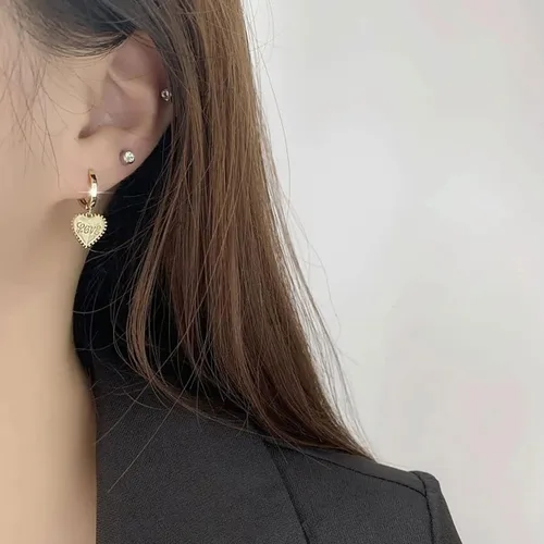 Vista 2 de SLUYNZ Stering - Aretes de aro pequeños con forma de corazón de plata para mujer