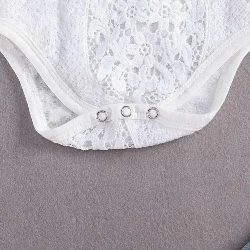 Vista 9 de Pivanzore Conjunto de ropa para bebé niña con encaje blanco ahuecado de manga larga + pantalones de mezclilla rasgados