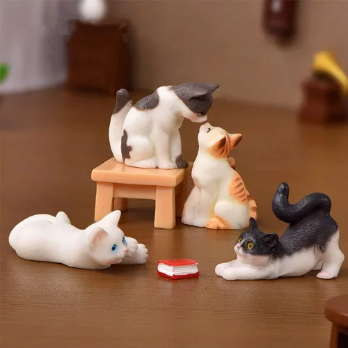 Vista 2 de Juego de 10 piezas de juguetes de personaje de gato Kawaii para decoración de tartas, figuras de gato, decoración de escritorio, regalo de Navidad