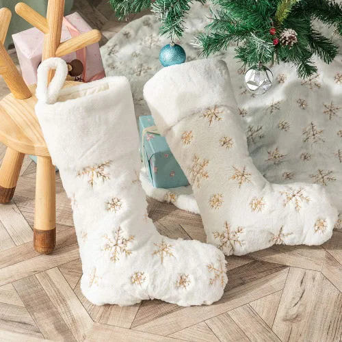 Vista 14 de Calcetines negros de piel sintética de Navidad, 1 paquete grande de 22 pulgadas, medias colgantes de felpa negra con nombre personalizado con copos