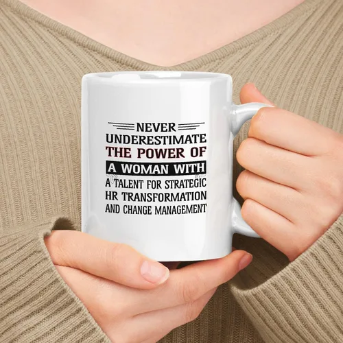 Vista 115 de Taza de cerámica blanca de 11 oz de regalo para mujer, nunca subestimes el poder de la mujer con talento para un diseño de software escalable