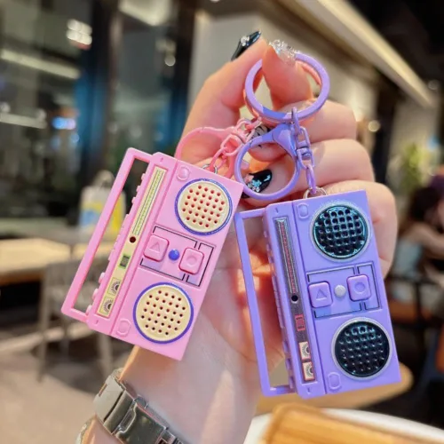 Vista 6 de Mini llavero grabador de cinta acrílica de los años 90, llavero de cinta retro para parejas, regalo para parejas, radio y televisión, llave