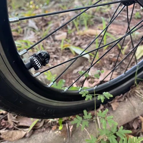 Vista 3 de Tapas de vástago de válvula de calavera para neumáticos de bicicleta, cubiertas de llanta de aire para la mayoría de vehículos, bicicletas, Negro