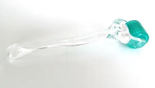 Vista 8 de Derma Roller REAL Needles - 192 - Rodillo de microagujas de titanio de 0.010 in para cara, incluye estuche de almacenamiento