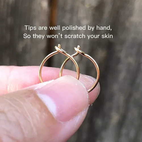 Vista 4 de Aretes de aro huggie pequeños y finos para mujer - Rellenos de oro de 14k o plata esterlina, aros pequeños, aretes de aro de oro ligeros rosa dorado