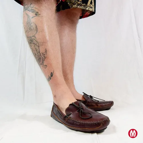 Vista 6 de Minnetonka Mocasín de piel de vaca doble para hombre
