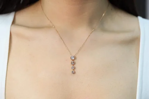 Vista 4 de Gin Grace Colgante de morganita de oro rosa de 10 quilates para mujer joyería de morganita hecha a mano con forma ética auténtica y orgánica corte