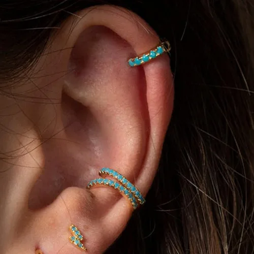 Vista 2 de Dainty Tiny Cutie - Aros de doble cara turquesa de 0.236 in hechos a mano, hipoalergénicos en Estados Unidos