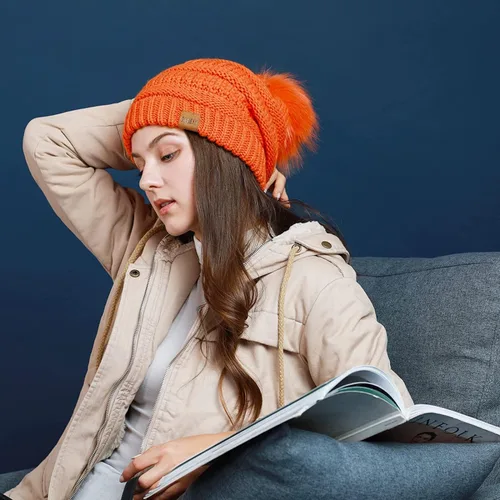 Vista 4 de REDESS - Gorro de invierno con pompón y forro polar para mujer, grueso, diseño de calavera