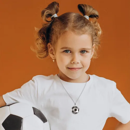 Vista 5 de Happy Kisses Collar giratorio de pelota de fútbol para niñas amantes del fútbol Colgante "Just A Girl With Goals" Regalo perfecto para mamás