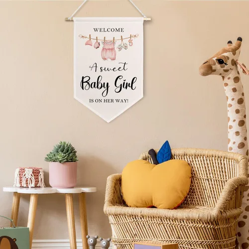Vista 2 de ChissNook Lienzo decorativo de bienvenida para baby shower, color rosa con texto en inglés "A Sweet Baby Girl Is on Her Way", arte de pared colgante