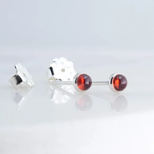 Vista 92 de Aretes pequeños de plata de ley para cartílago, tragus, hélix, múltiples piercings hipoalergénicos, piedra natal para mujer, juego de bisel