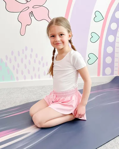 Vista 2 de Stelle Pantalones cortos fluidos con bolsillos para niñas, falda atlética para correr, cintura alta, mariposa, 2 en 1, pantalones cortos deportivos