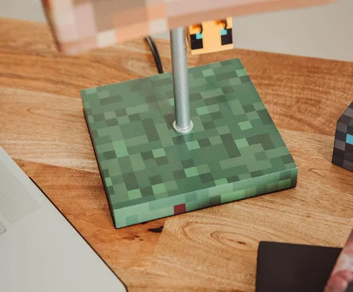 Vista 4 de Minecraft Lámpara de escritorio con bloque de nido de abeja amarilla con extractor de abeja 3D, lámpara de mesa de noche con luz LED de estado