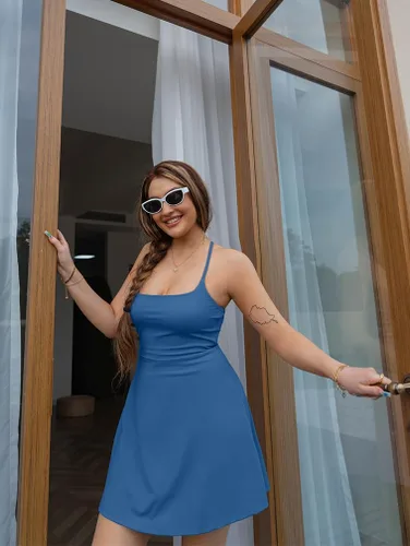 Vista 4 de HYZ Minivestido deportivo casual con cuello redondo y tirantes delgados para mujer con pantalones cortos