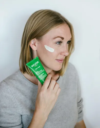 Vista 4 de Weleda Skin Food Crema corporal ultra rica original, 0.34 onzas líquidas (paquete de 10), tamaño de viaje, hidratante rico en plantas