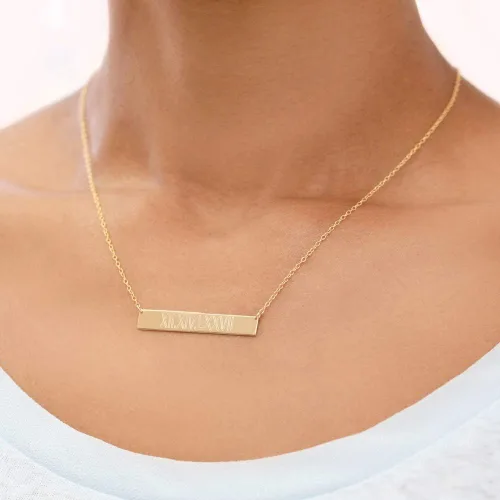 Vista 3 de Tina&Co Custom Name Necklace Personalized Bar Name Necklace Engraved Gold Plated Name Necklace Personalized with Names for Mom Bridesmaid Wedding