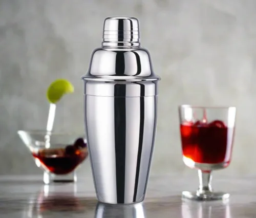 Vista 3 de Cuisinox Coctelera de acero inoxidable de 24 onzas, coctelera con acabado espejo, colador y tapa integrados, coctelera de barra resistente 18/10