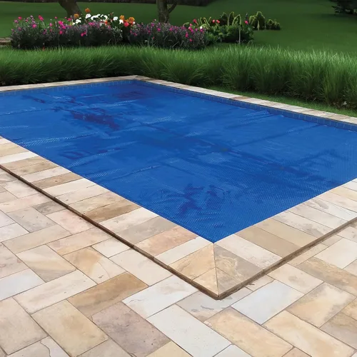 Vista 2 de In The Swim - Cubierta solar rectangular estándar azul de 12' x 20' de 8 mil para piscinas elevadas y enterradas