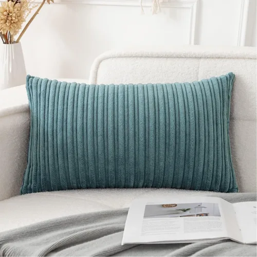 Vista 64 de UGASA - Fundas de almohada decorativas de terciopelo suave y sólidas de Navidad para sala de estar/sofá, 16 x 16 pulgadas, 2 unidades, color burdeos