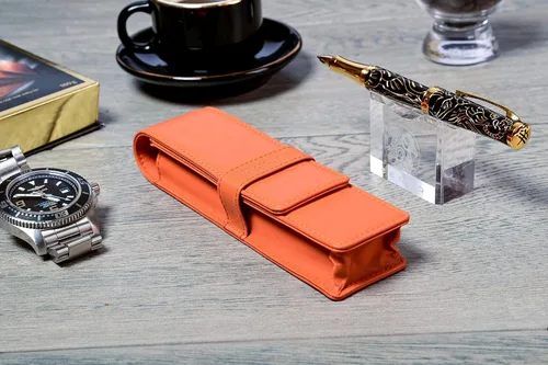 Vista 2 de DiLoro Estuche doble de cuero para lápices para dos bolígrafos y lápices estilográficos (naranja)