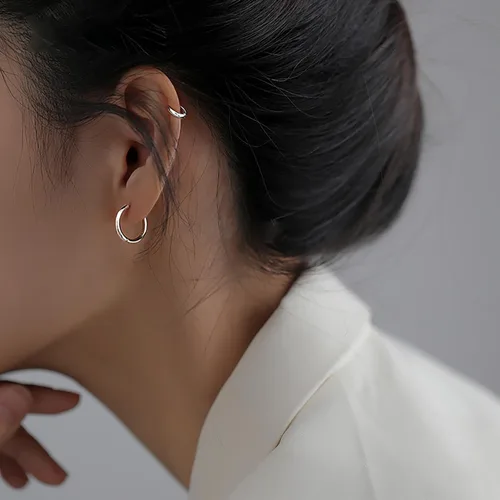 Vista 2 de Reffeer Aretes de aro redondos pequeños de plata de ley 925 para mujeres, adolescentes, aretes de aro minimalistas