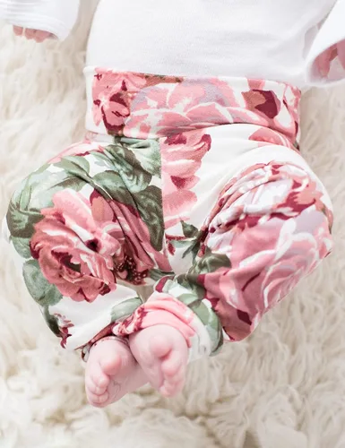 Vista 3 de Conjunto de 4 piezas de ropa para bebé recién nacida con texto en inglés Im New Here, Blanco a