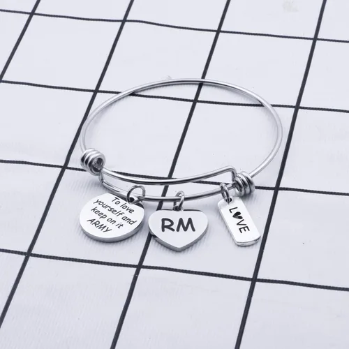 Vista 4 de LACAKU - Pulsera para niño, Kpop, BTS, Bangtan, dijes con textos en inglés, amarte a ti mismo, A.R.M.Y, regalo de joyería para niños, acero