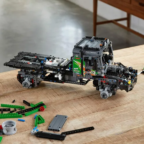 Vista 5 de LEGO Technic 4x4 Mercedes-Benz Zetros Trial Truck 42129 Kit de construcción; explora un potente camión de juguete controlado por aplicación; nuevo