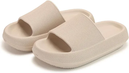 Vista 4 de TOBVZOO Pantuflas de nube para mujeres y hombres, suela gruesa y suave, antideslizantes, para baño