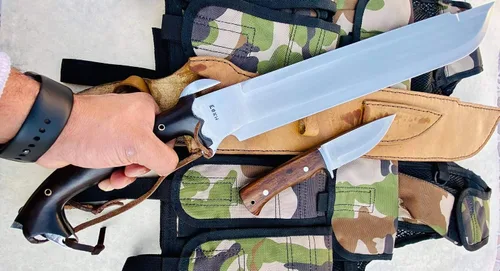 Vista 5 de Cuchillo Predator EUK de 18", Machete de supervivencia, hoja forjada a mano Khukuri - Cuchillos de espiga completa fabricados en Nepal