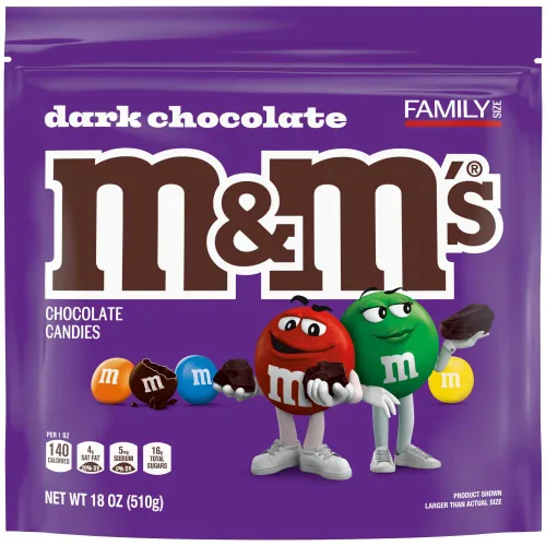 Vista 3 de M&M'S Caramelos de chocolate oscuro, chocolate a granel de tamaño familiar, bolsa oscura resellable de 18 onzas