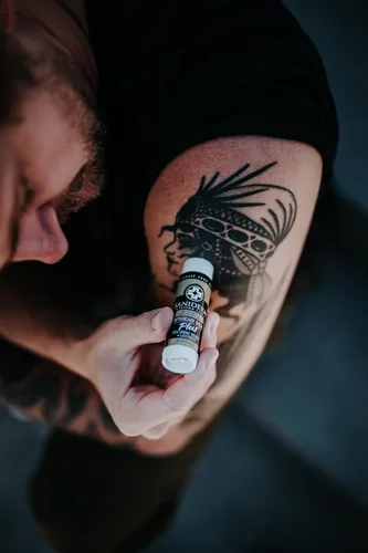 Vista 9 de Saniderm Tattoo Aftercare Balm PLUS+ – Pequeño (0.6 oz) – Sin petróleo, hidratante orgánico para tatuajes infundido con plata coloidal, aceite