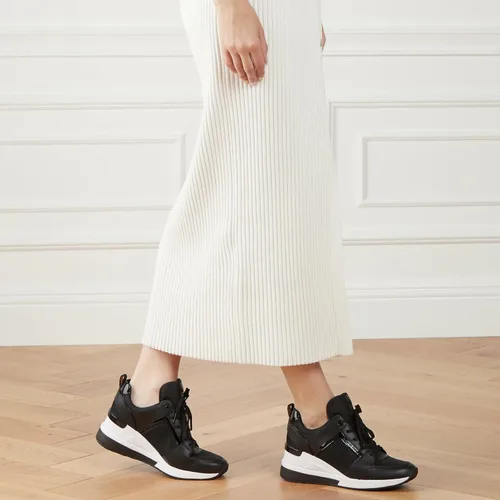 Vista 3 de Michael Kors Georgie Trainer para mujer