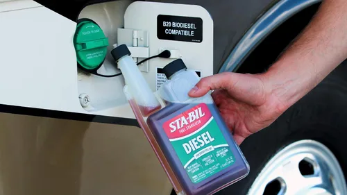 Vista 10 de STA-BIL (22255) Estabilizador de combustible diésel y mejorador de rendimiento, mantiene el combustible diésel fresco hasta 12 meses, lubrica