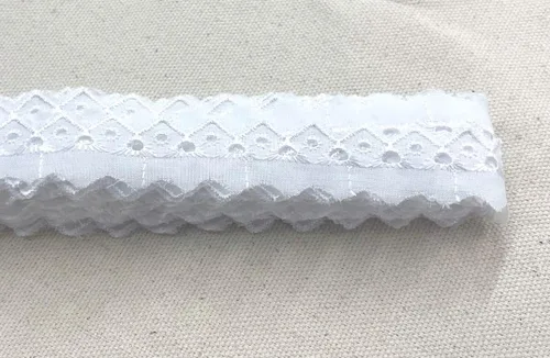 Vista 8 de AMORNPHAN 15 yardas de ancho 0.75 pulgadas de ancho con ojales de algodón blanco con ribete de encaje, tela bordada floral, mantel, mantas