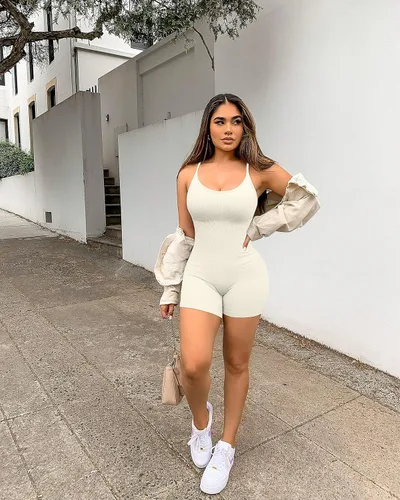 Vista 5 de YIOIOIO Mono de entrenamiento sin costuras para mujer, para yoga, acanalado, ajustado, de una pieza, con tirantes delgados, pantalones cortos