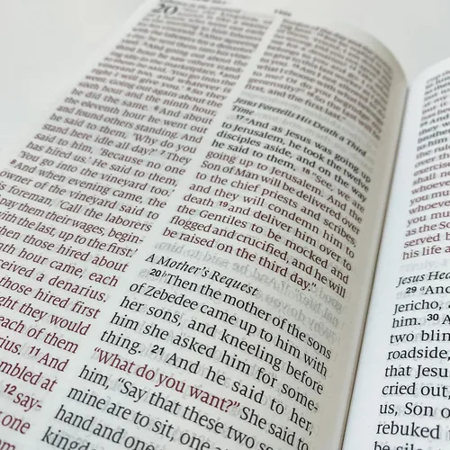 Vista 7 de Biblia ESV con letras a mano y grabadas con láser, letra roja, cubierta marrón, incluye opción para añadir nombre grabado, regalo personalizado