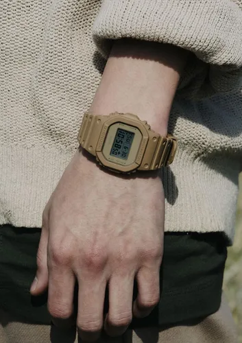 Vista 4 de Casio DW-5600NC-5JF Serie de colores naturales G-Shock, Reloj